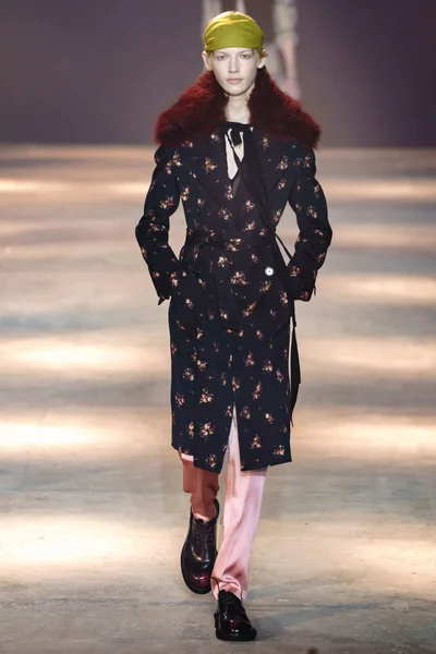 Look 15